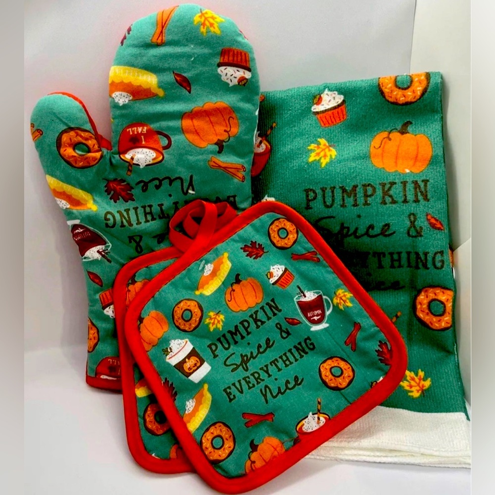 Oven Mitt and Two Pot Holders 1 Kitchen Towels Made With Love For Your Kitchen!